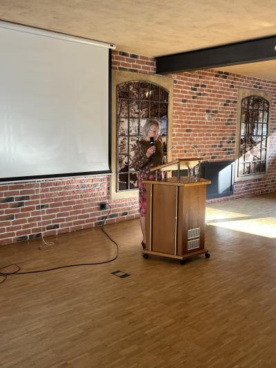 Ansprache der stellvertretenden Bezirksvorsitzenden Ansprache der stellvertretenden Bezirksvorsitzenden