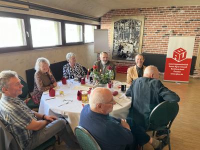 Ehrengast Peter Schulze (Mitte) unser Regionalleiter bis 2015 Ehrengast Peter Schulze (Mitte) unser Regionalleiter bis 2015